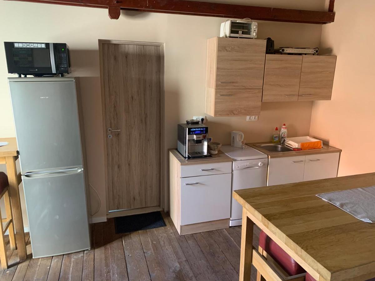 Május 1 Vendégház Se Exterior foto