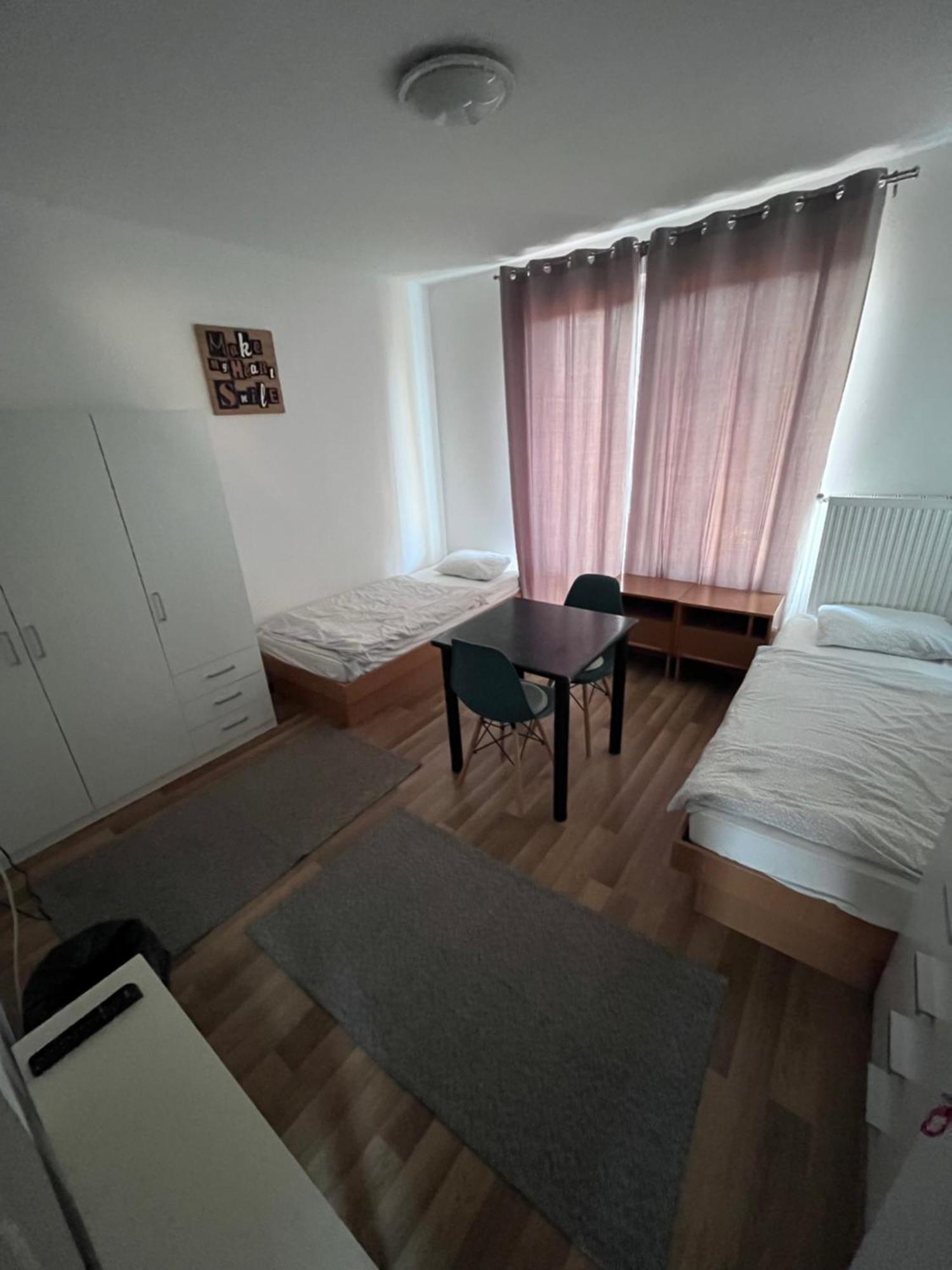 Május 1 Vendégház Se Exterior foto
