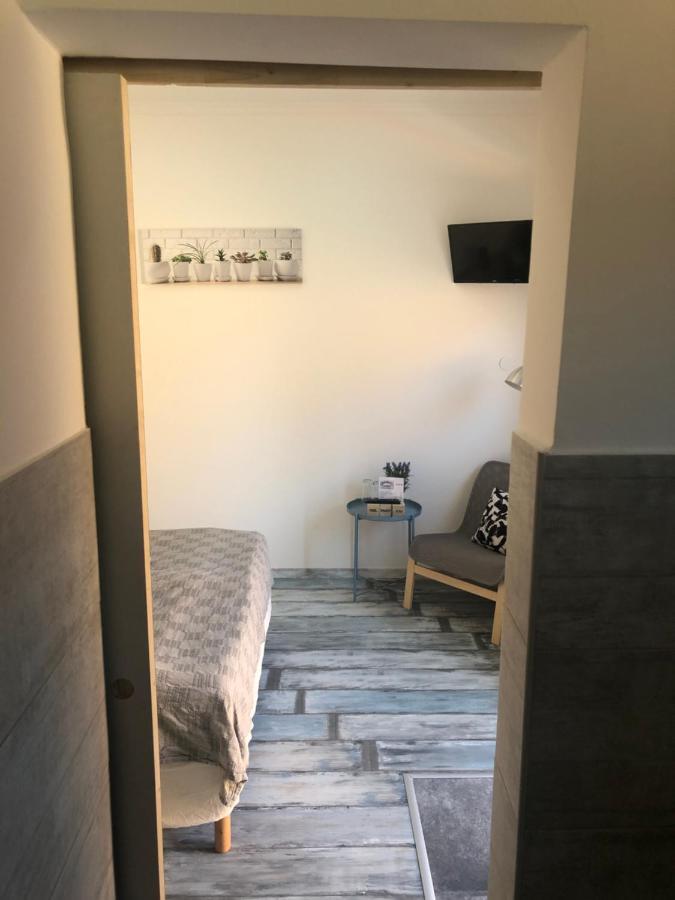 Május 1 Vendégház Se Exterior foto